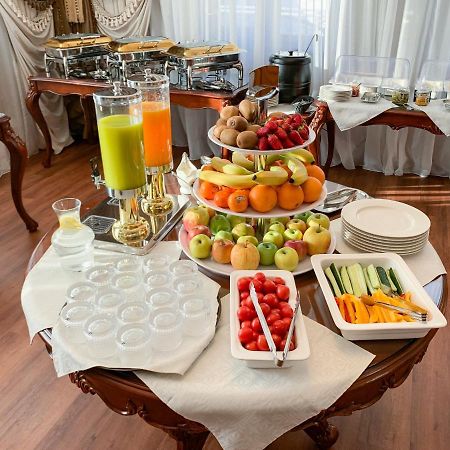 Gregory Boutique Hotel 基希讷乌 外观 照片 A buffet at a hotel