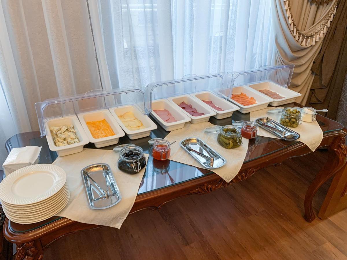 Gregory Boutique Hotel 基希讷乌 外观 照片 A buffet at a hotel