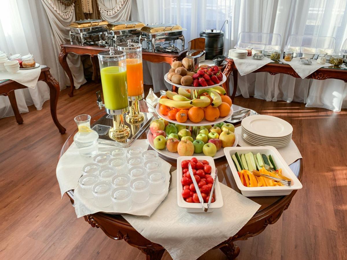 Gregory Boutique Hotel 基希讷乌 外观 照片 A buffet at a hotel