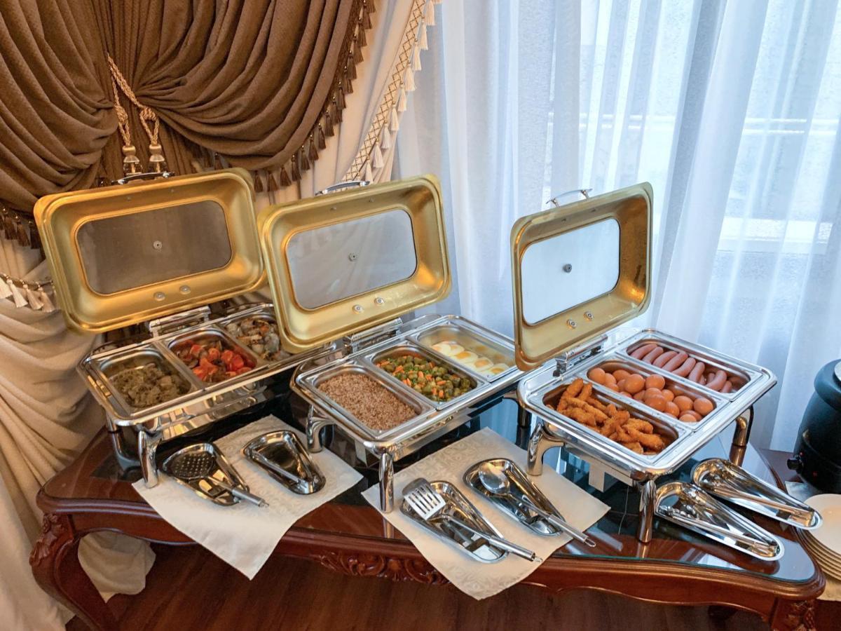 Gregory Boutique Hotel 基希讷乌 外观 照片 A selection of chafing dishes