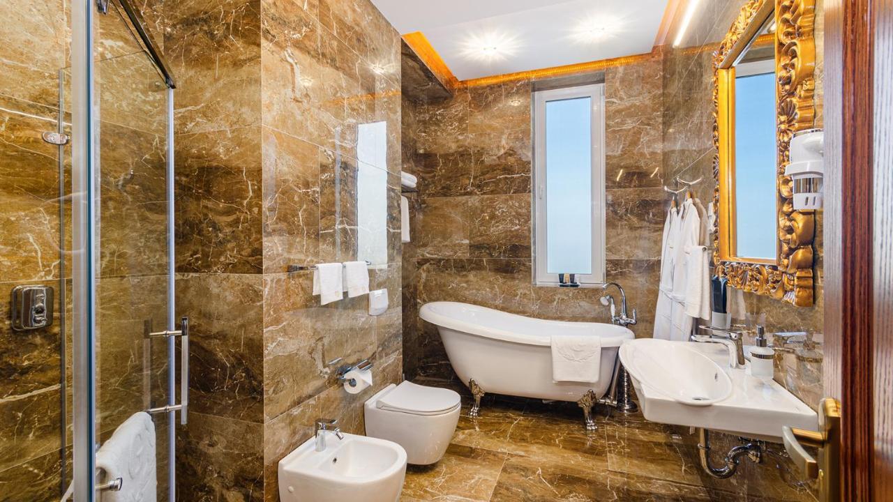Gregory Boutique Hotel 基希讷乌 外观 照片 Bathroom