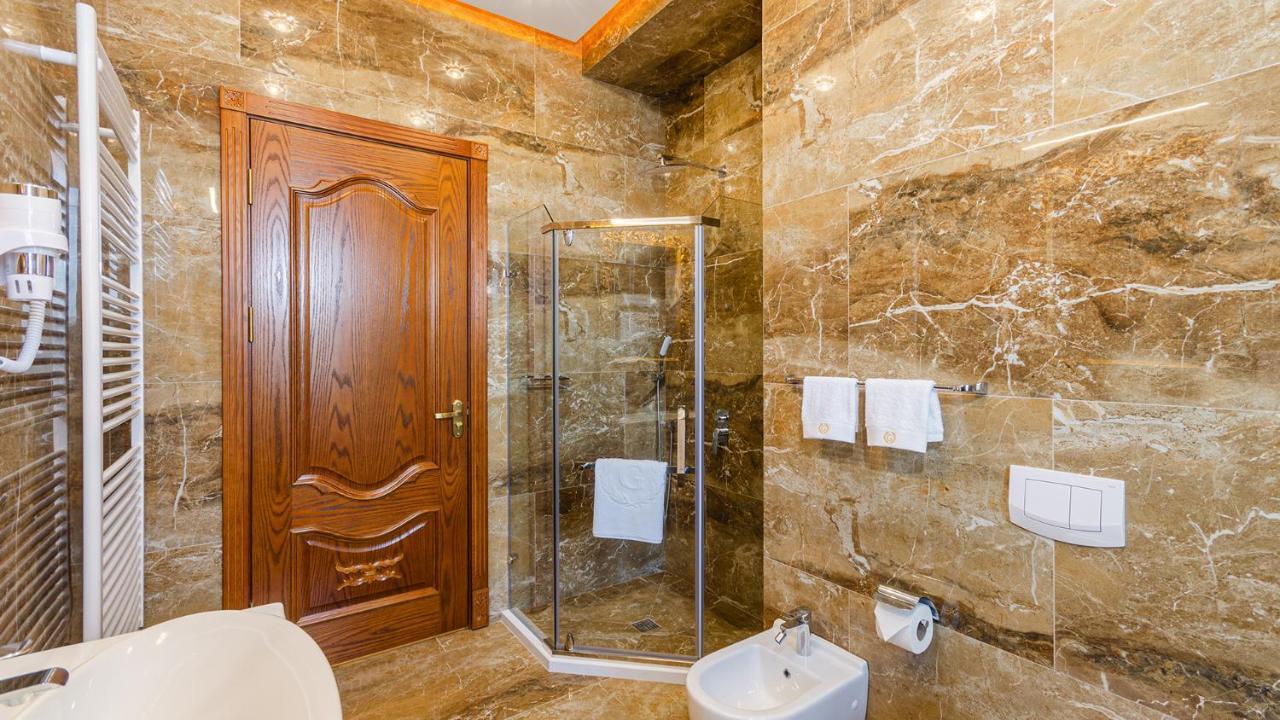 Gregory Boutique Hotel 基希讷乌 外观 照片 A shower enclosure